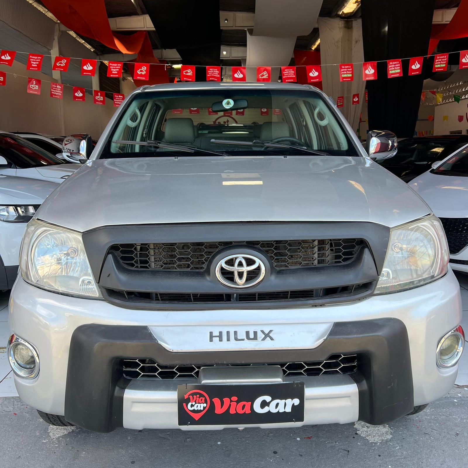 TOYOTA         HILUX