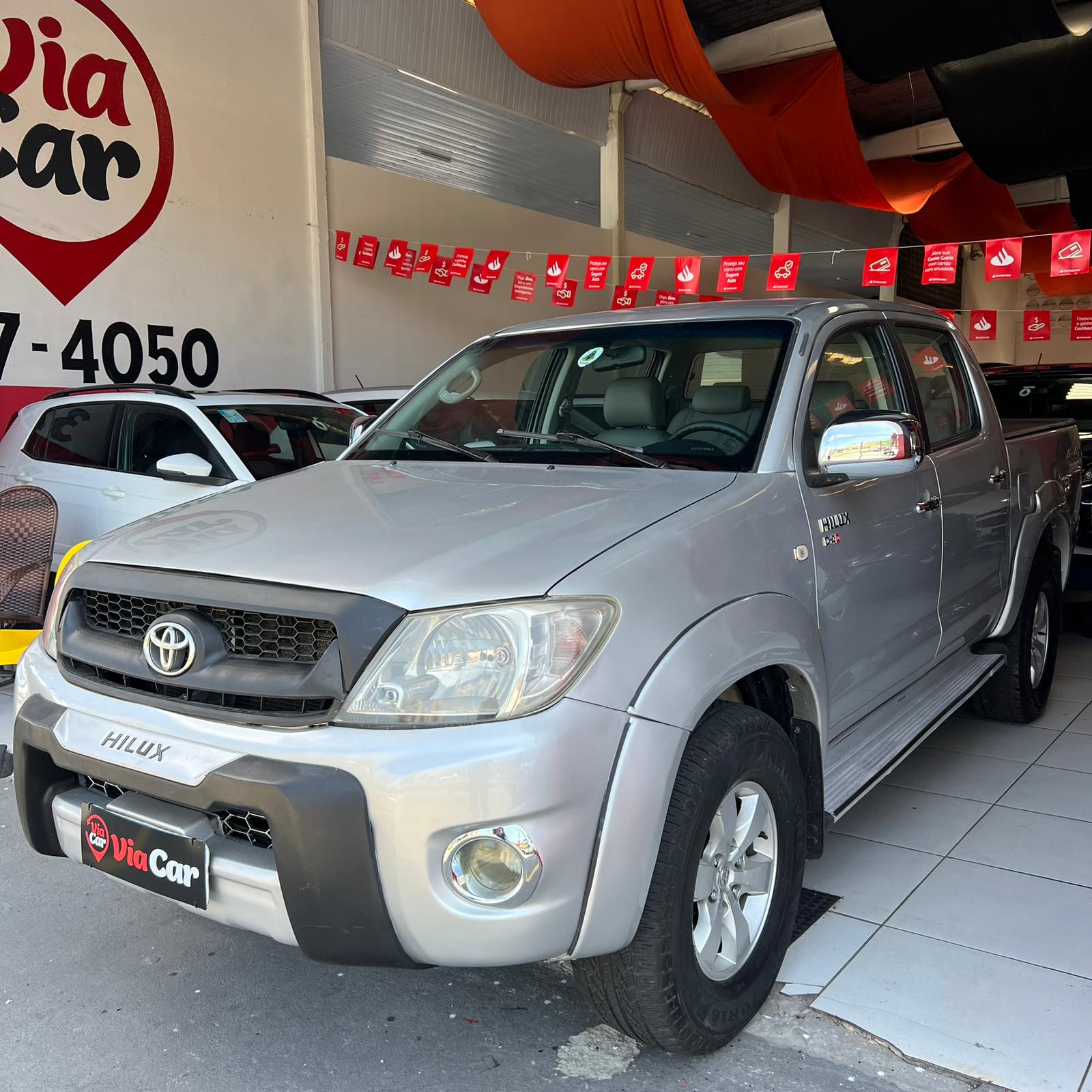 TOYOTA         HILUX