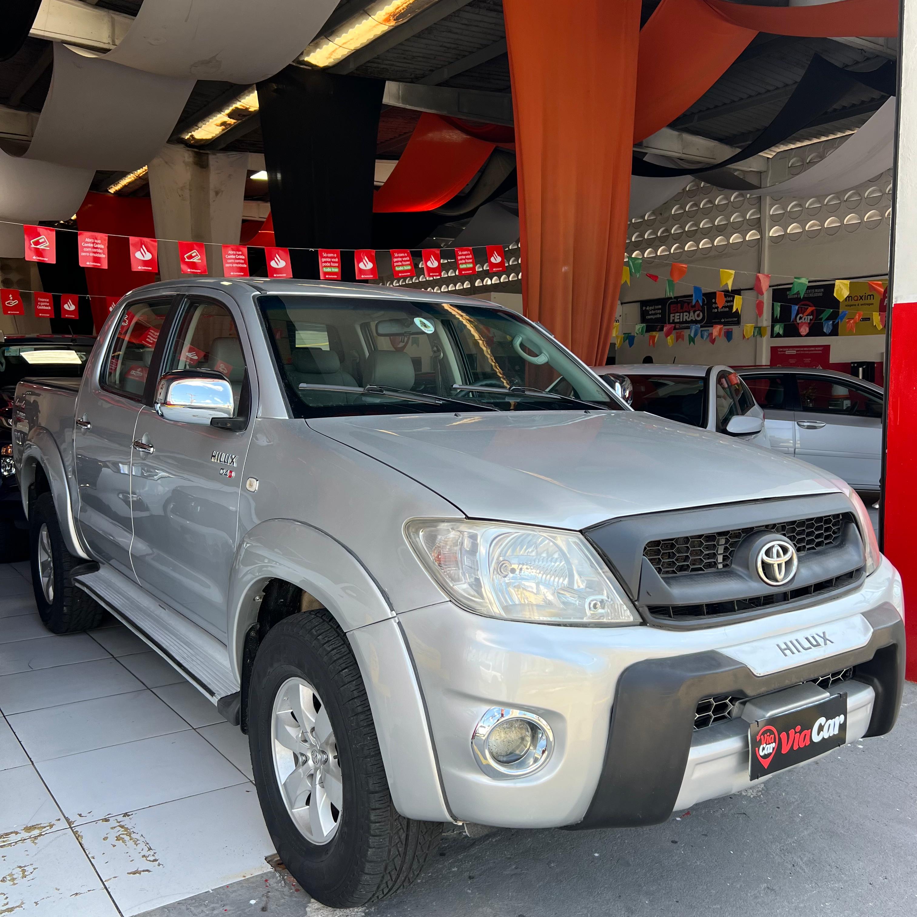 TOYOTA         HILUX