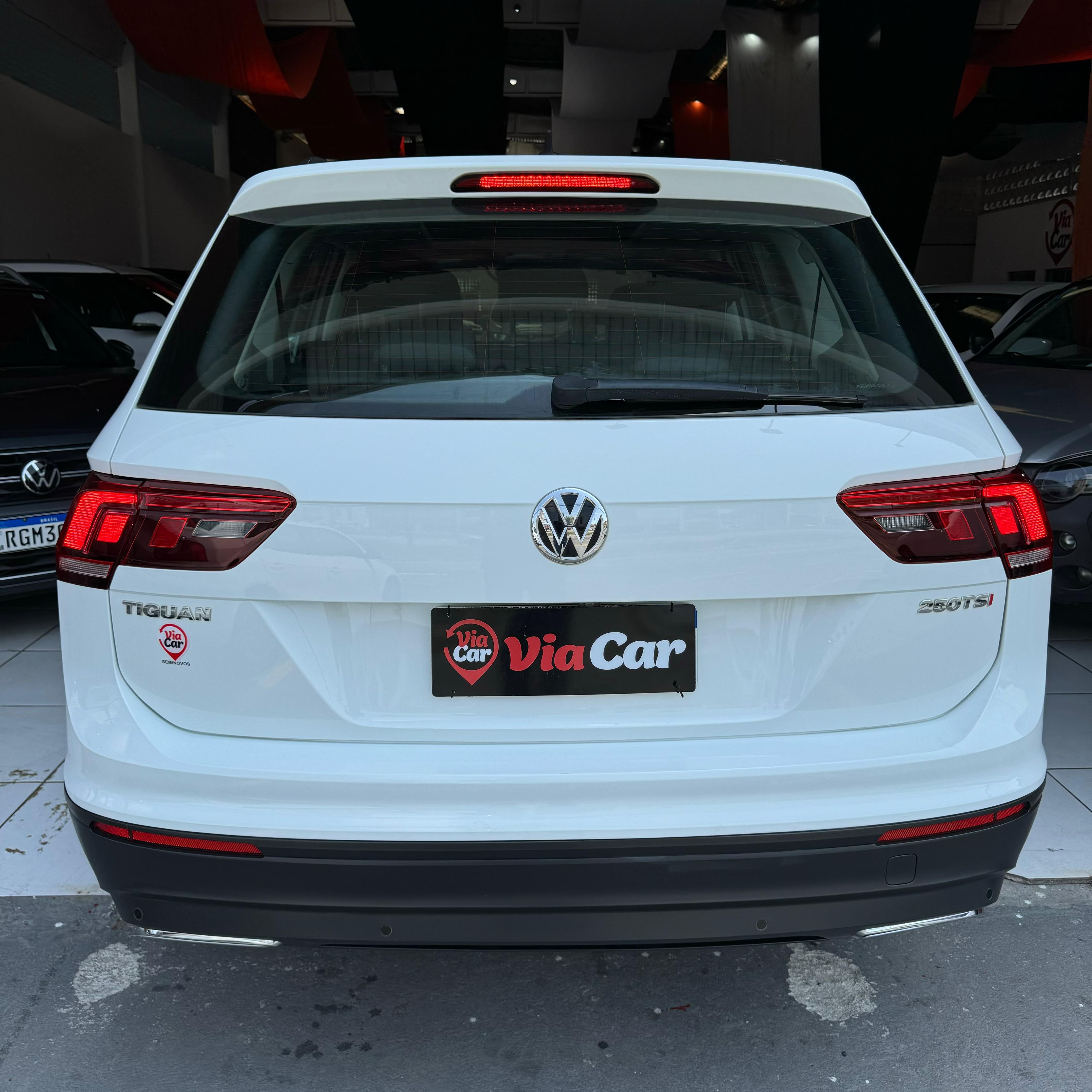 VOLKSWAGEN         TIGUAN