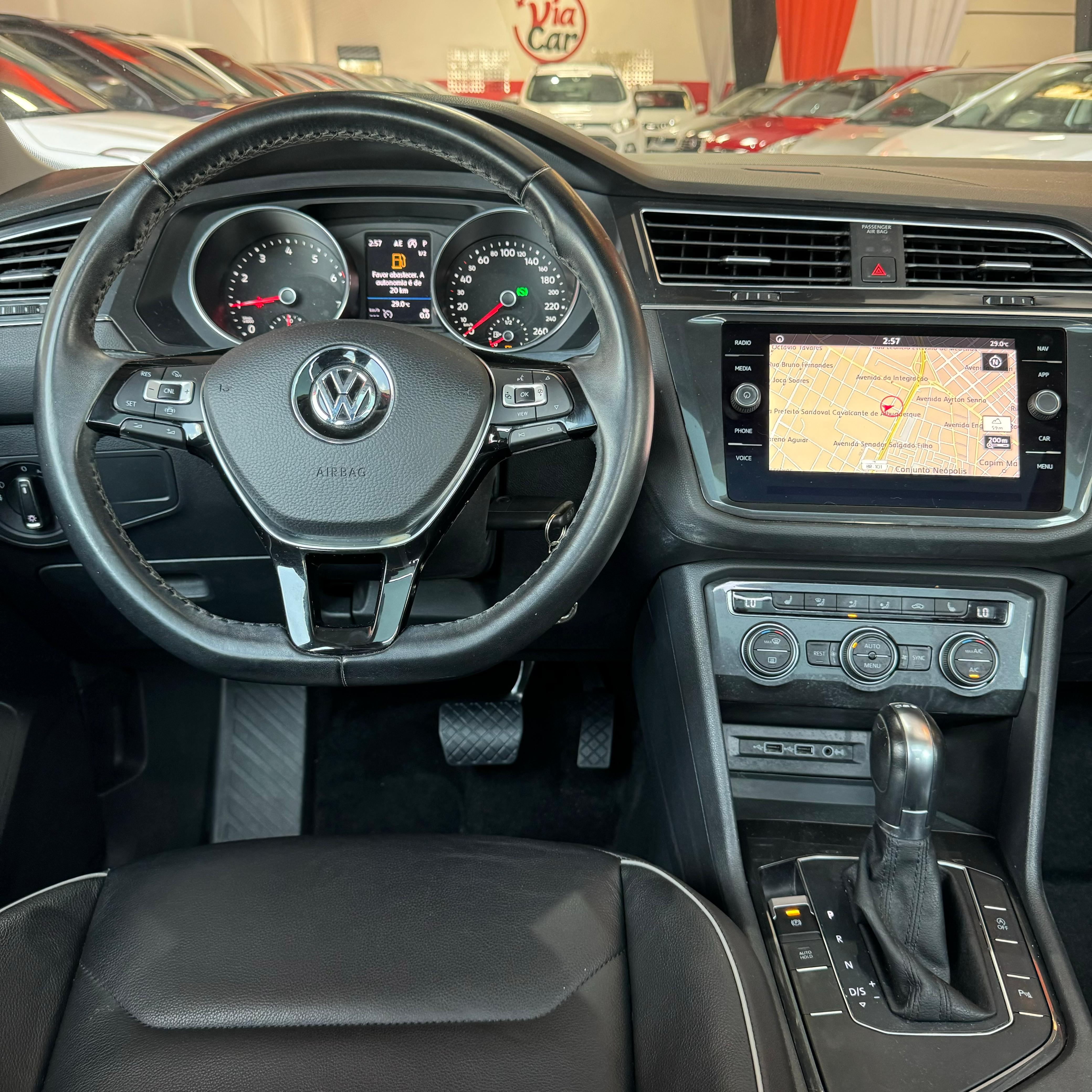 VOLKSWAGEN         TIGUAN