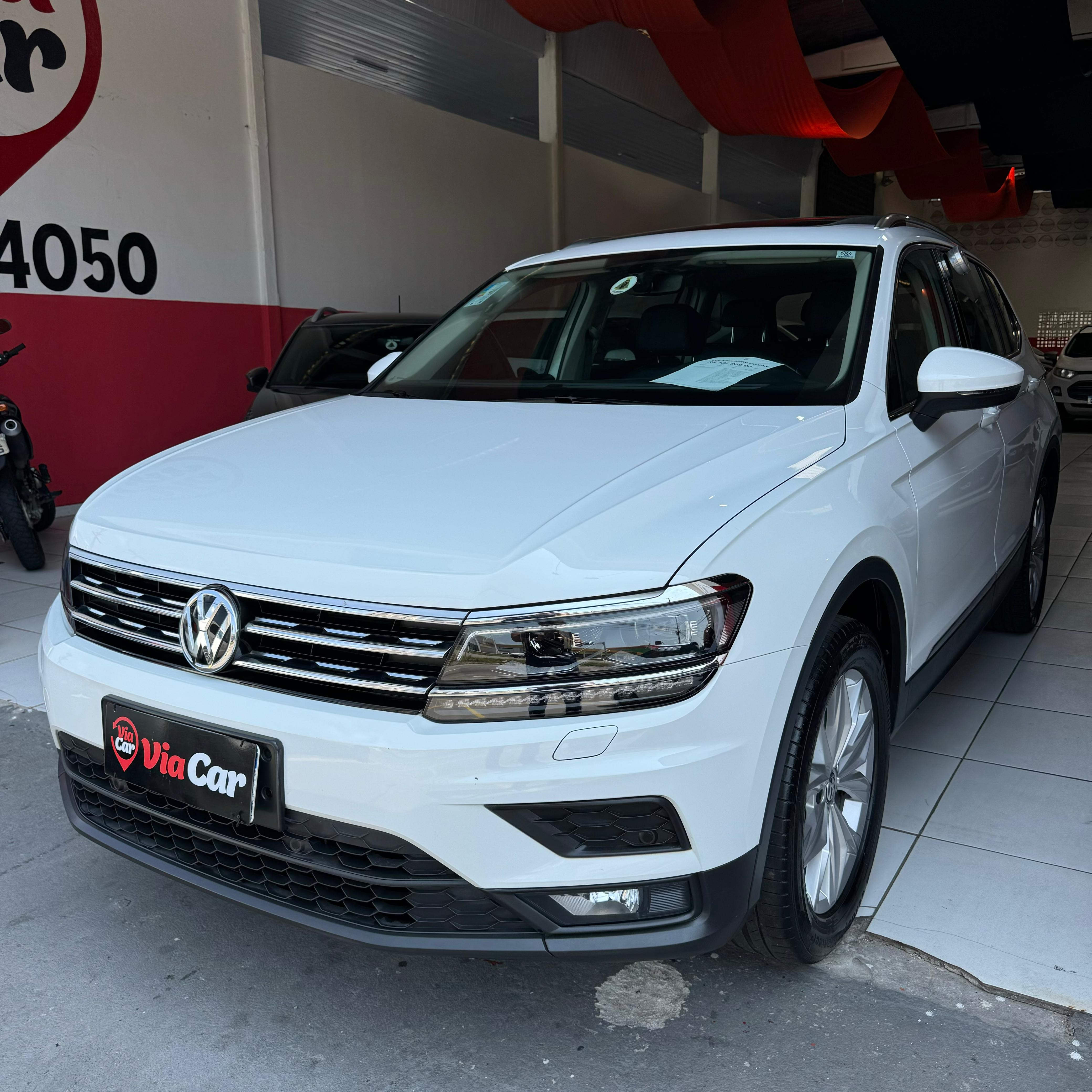 VOLKSWAGEN         TIGUAN