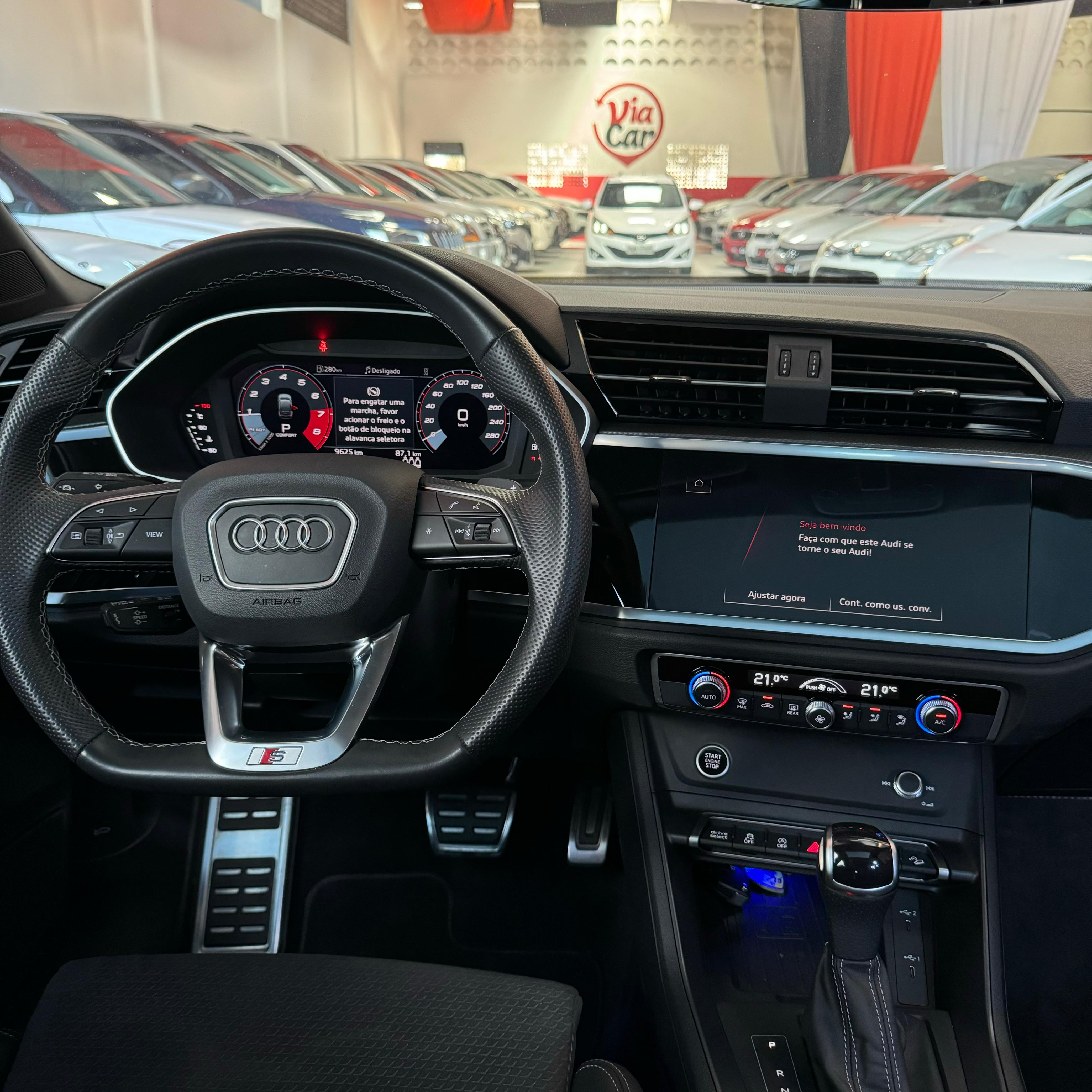 AUDI         Q3