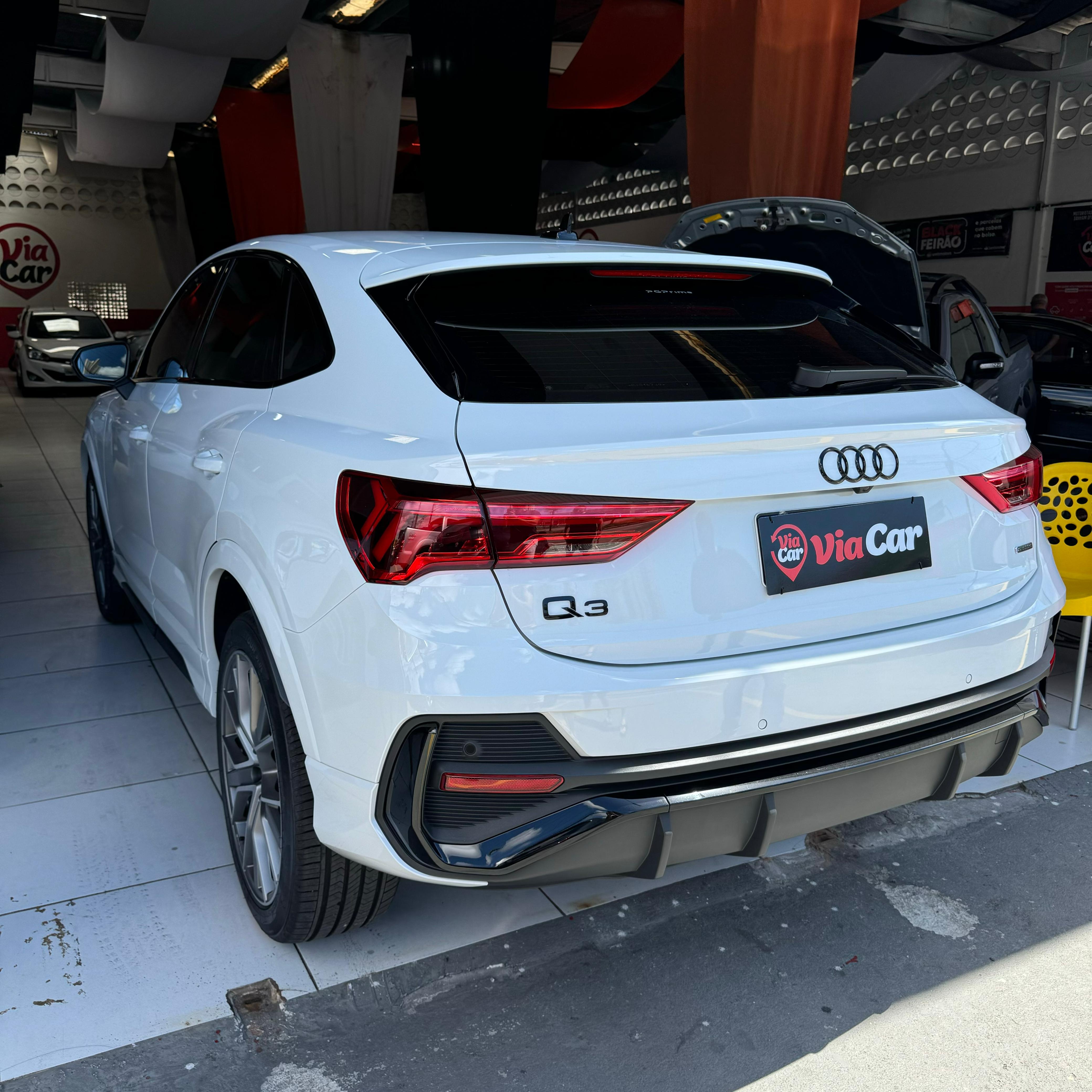 AUDI         Q3