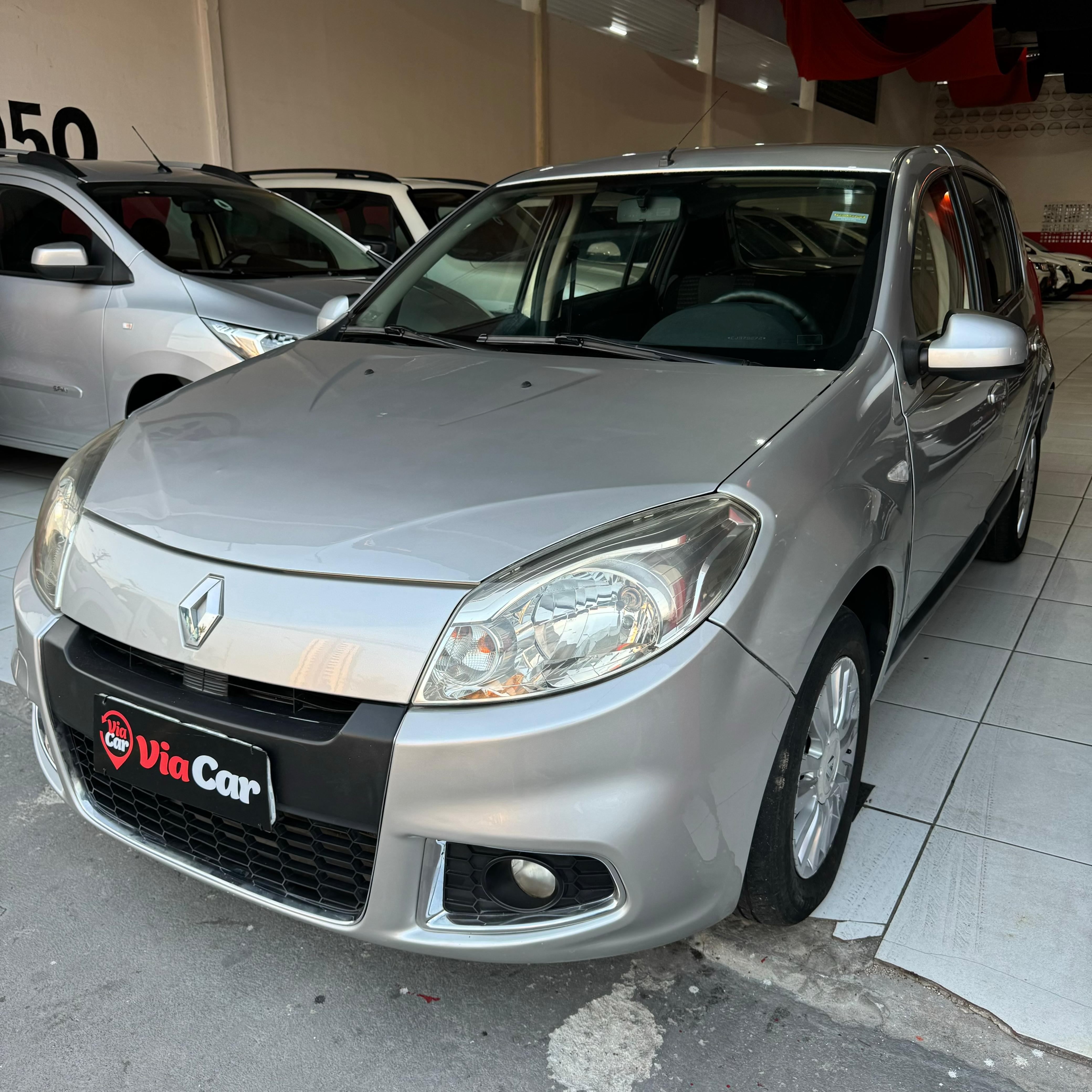 RENAULT         SANDERO