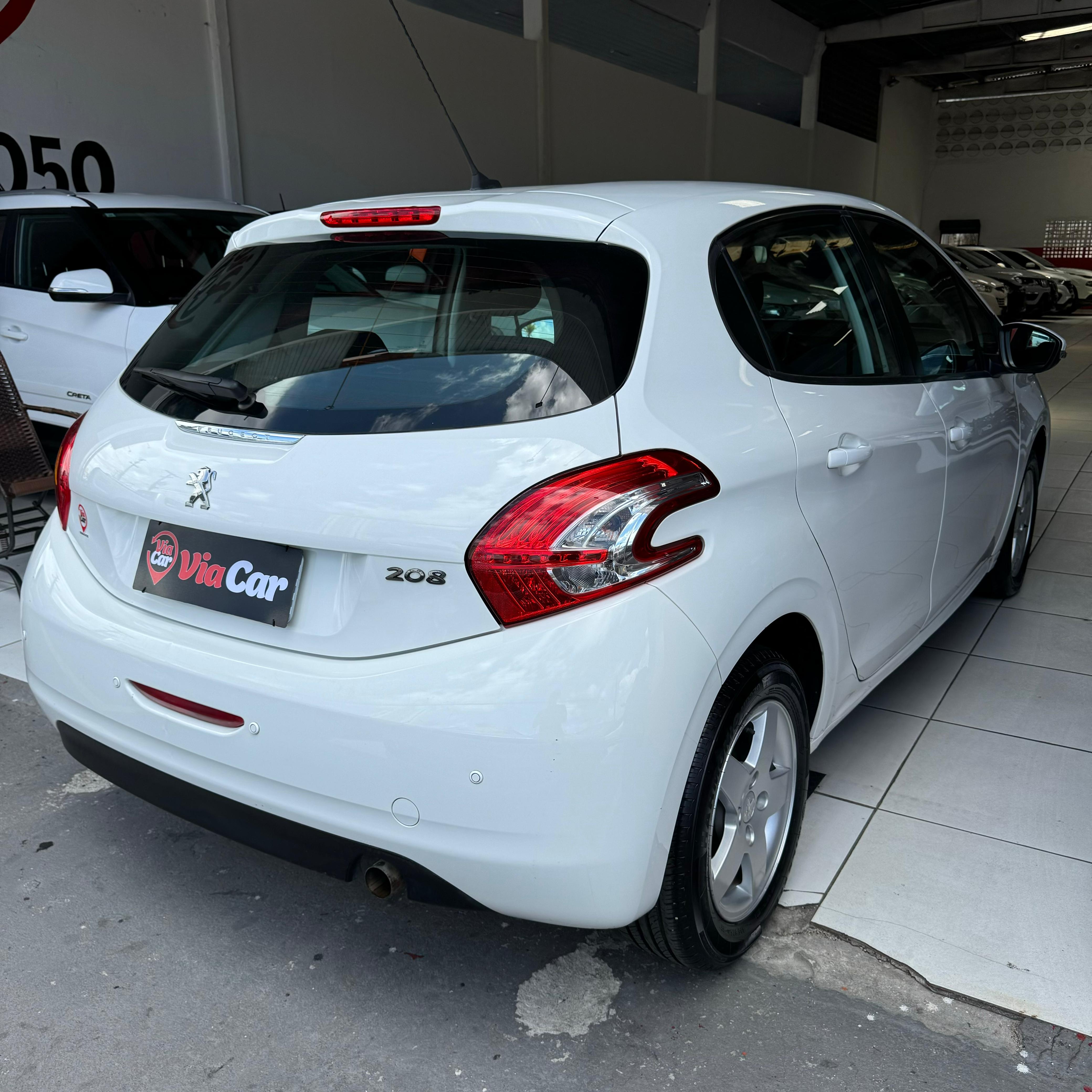 PEUGEOT         208