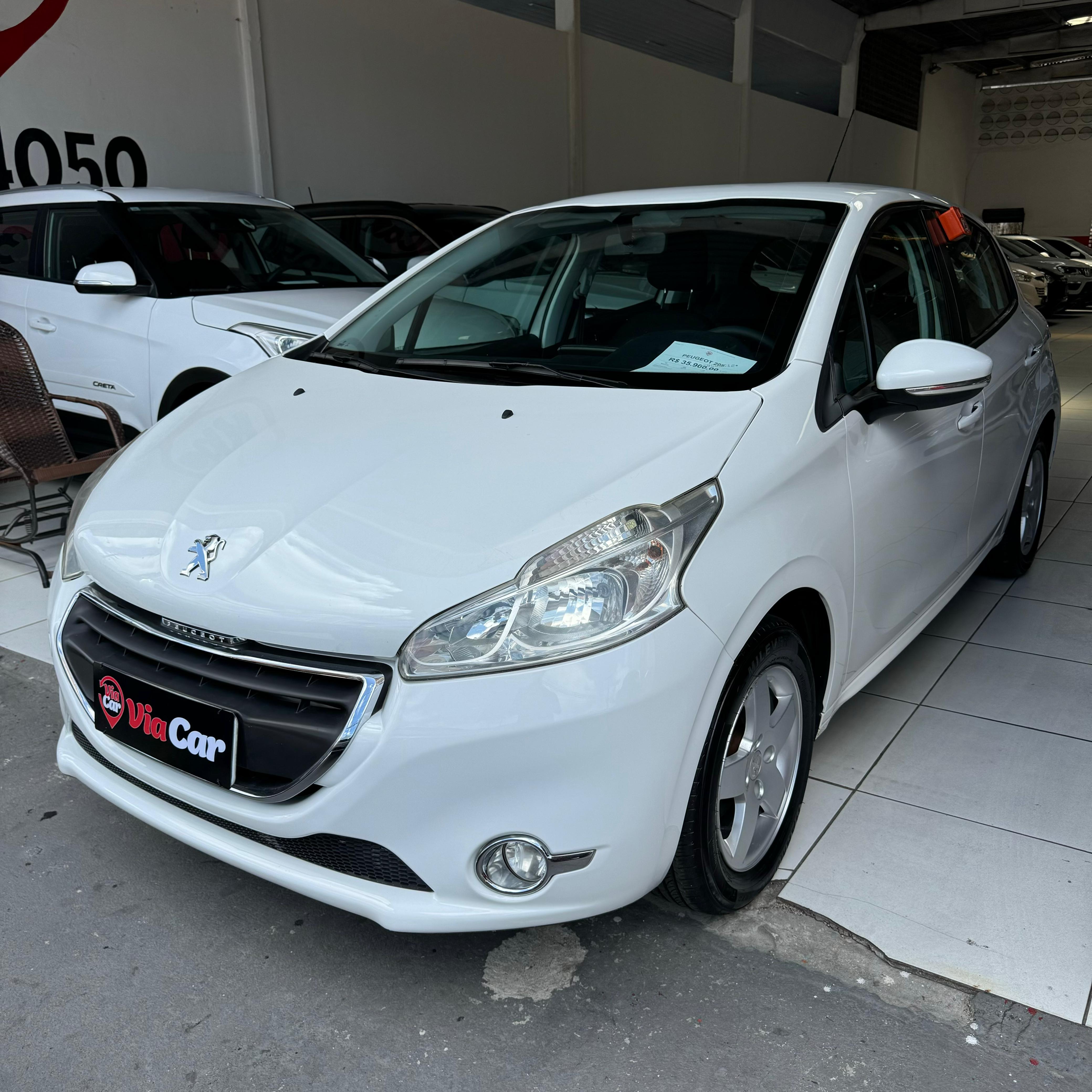 PEUGEOT         208