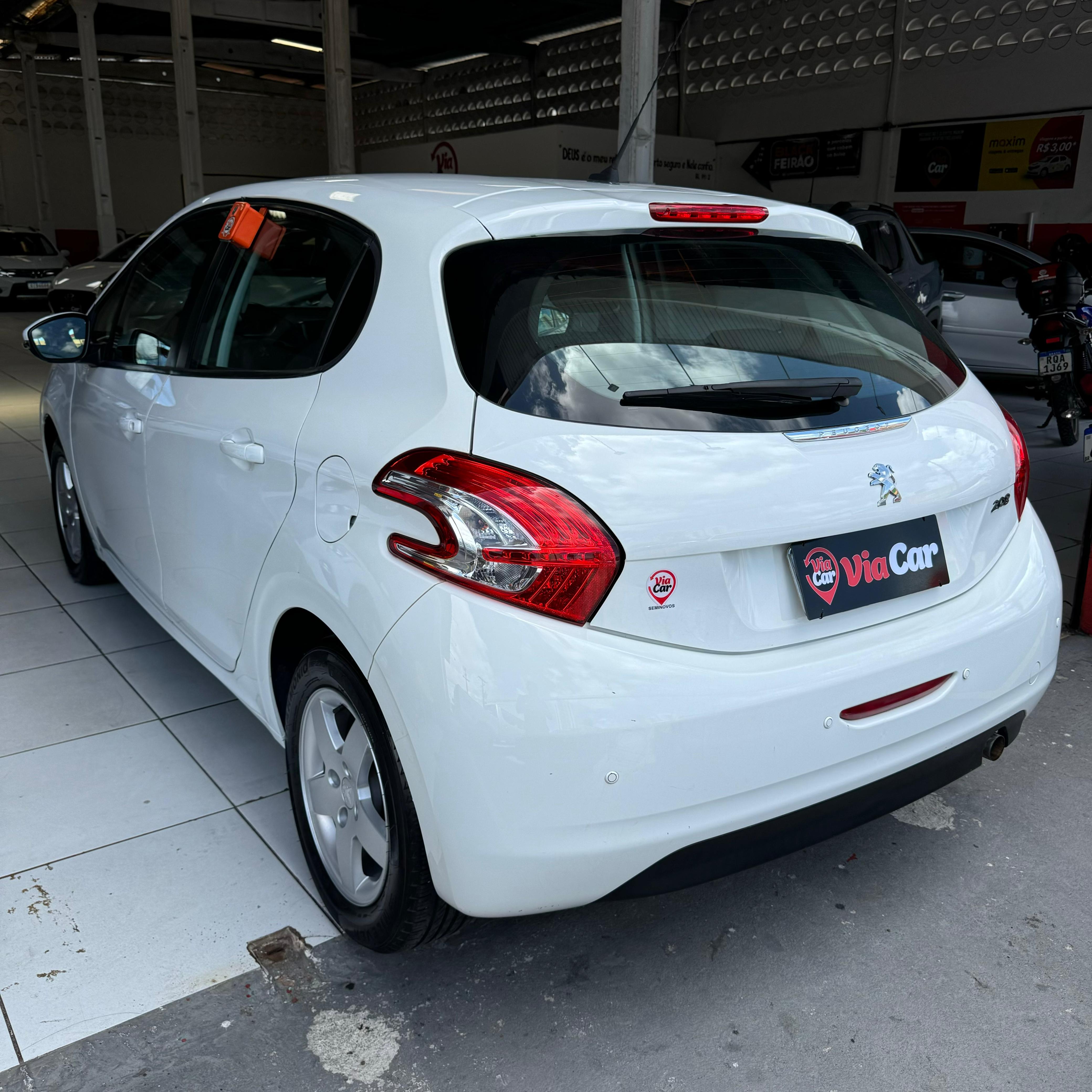 PEUGEOT         208