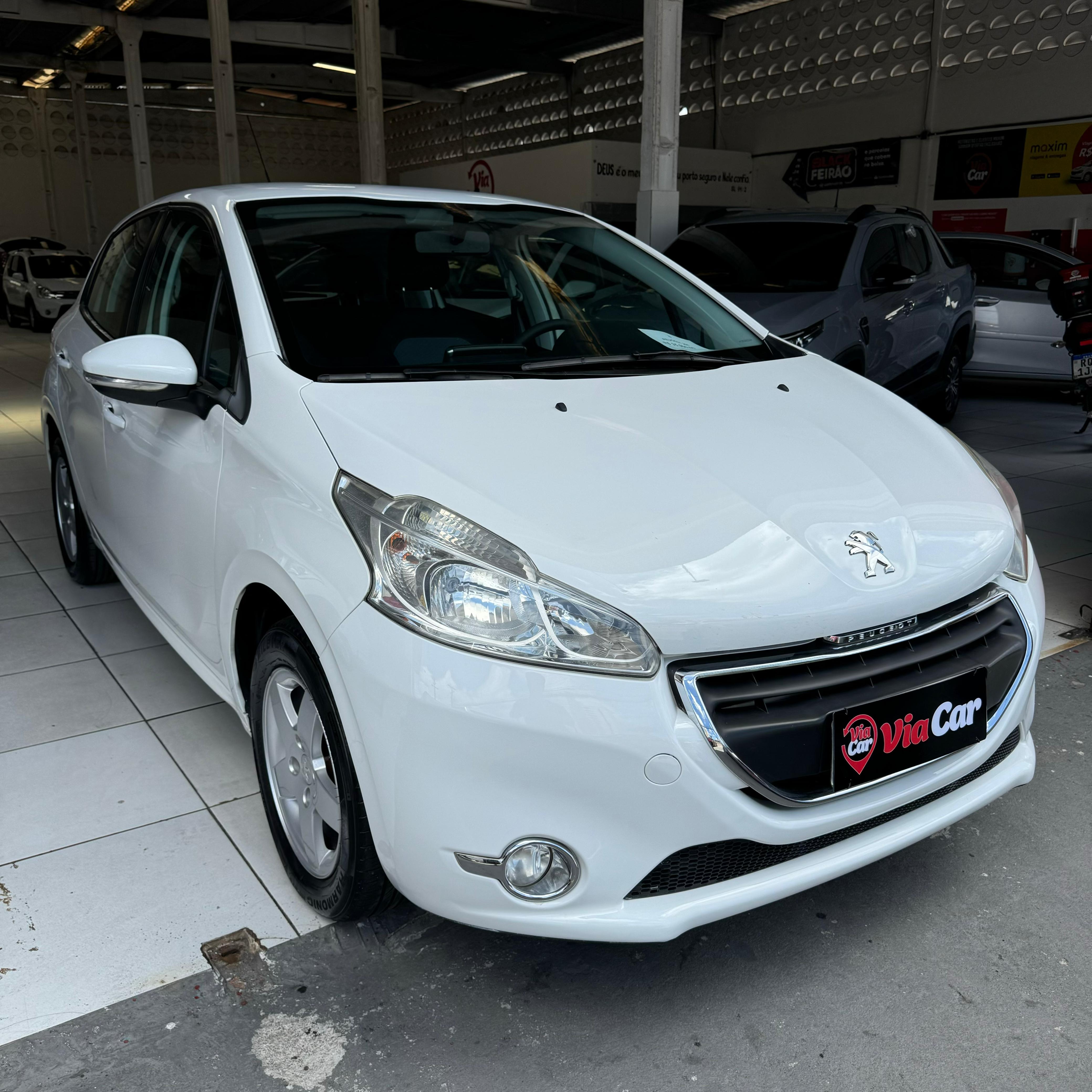 PEUGEOT         208