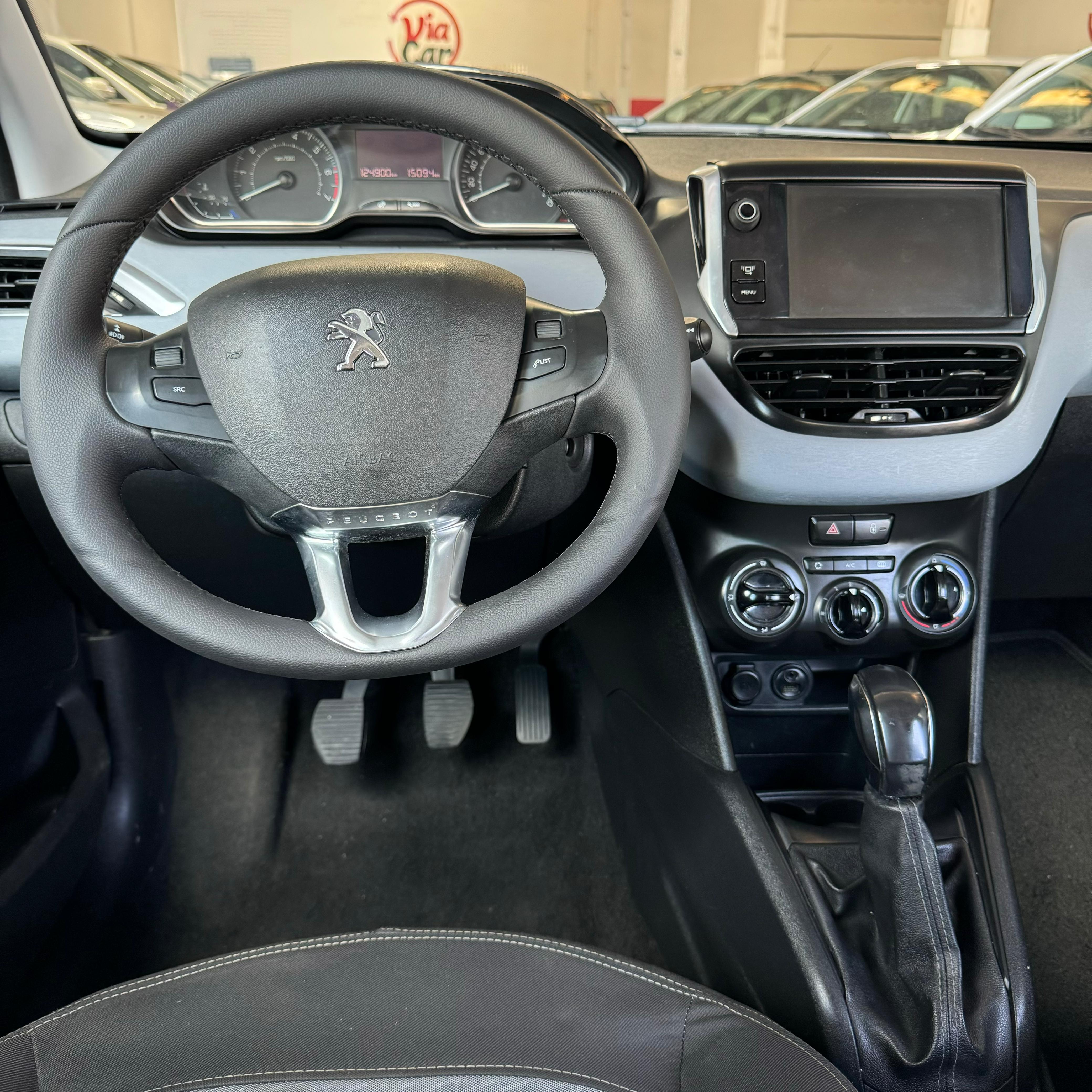 PEUGEOT         208