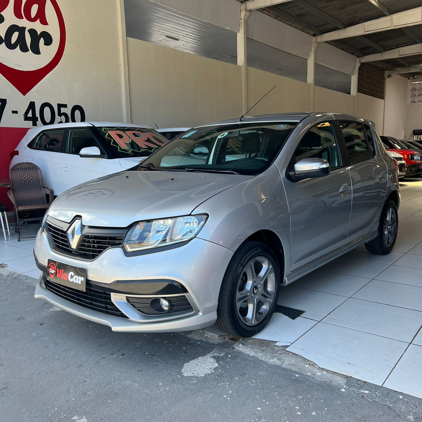 RENAULT         SANDERO