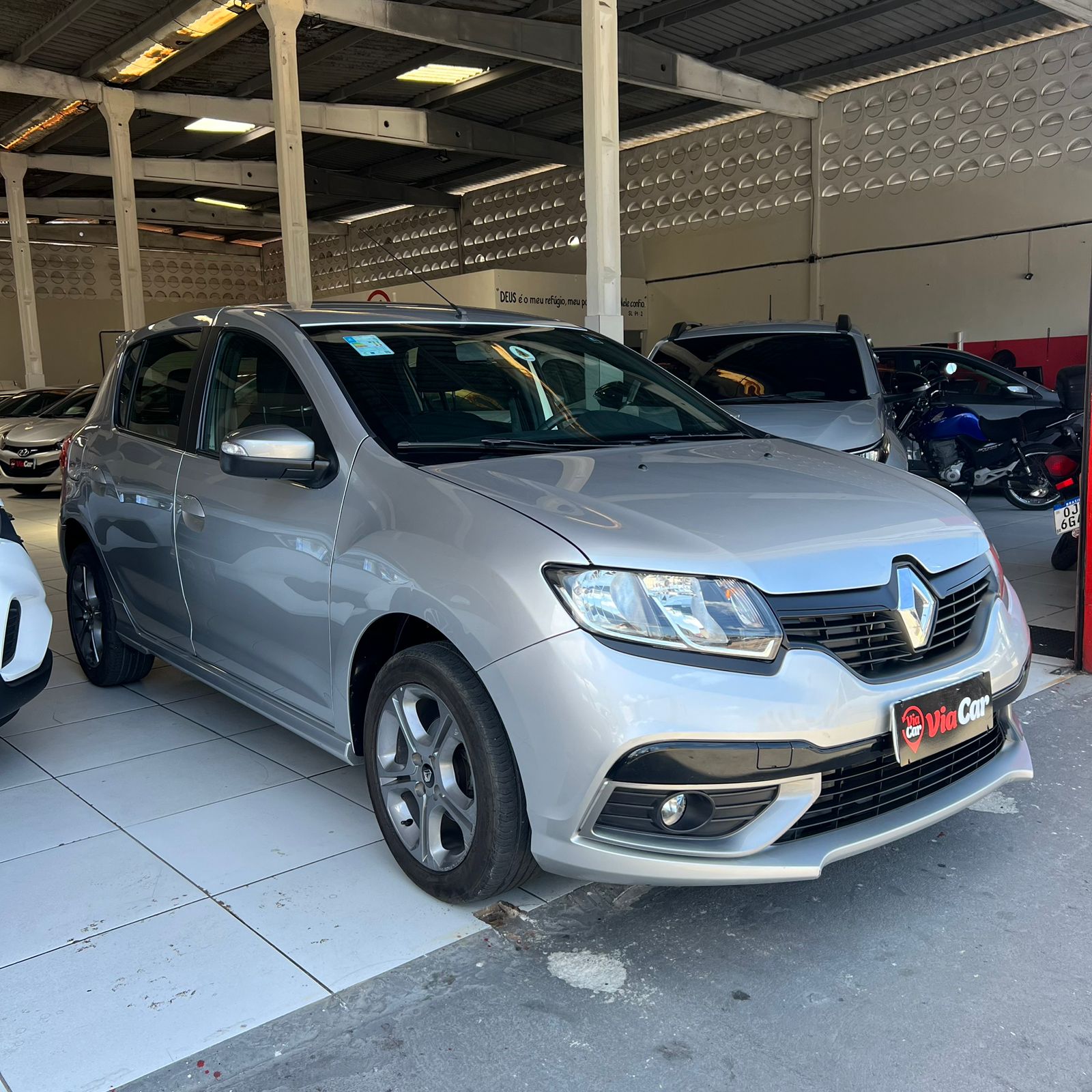 RENAULT         SANDERO