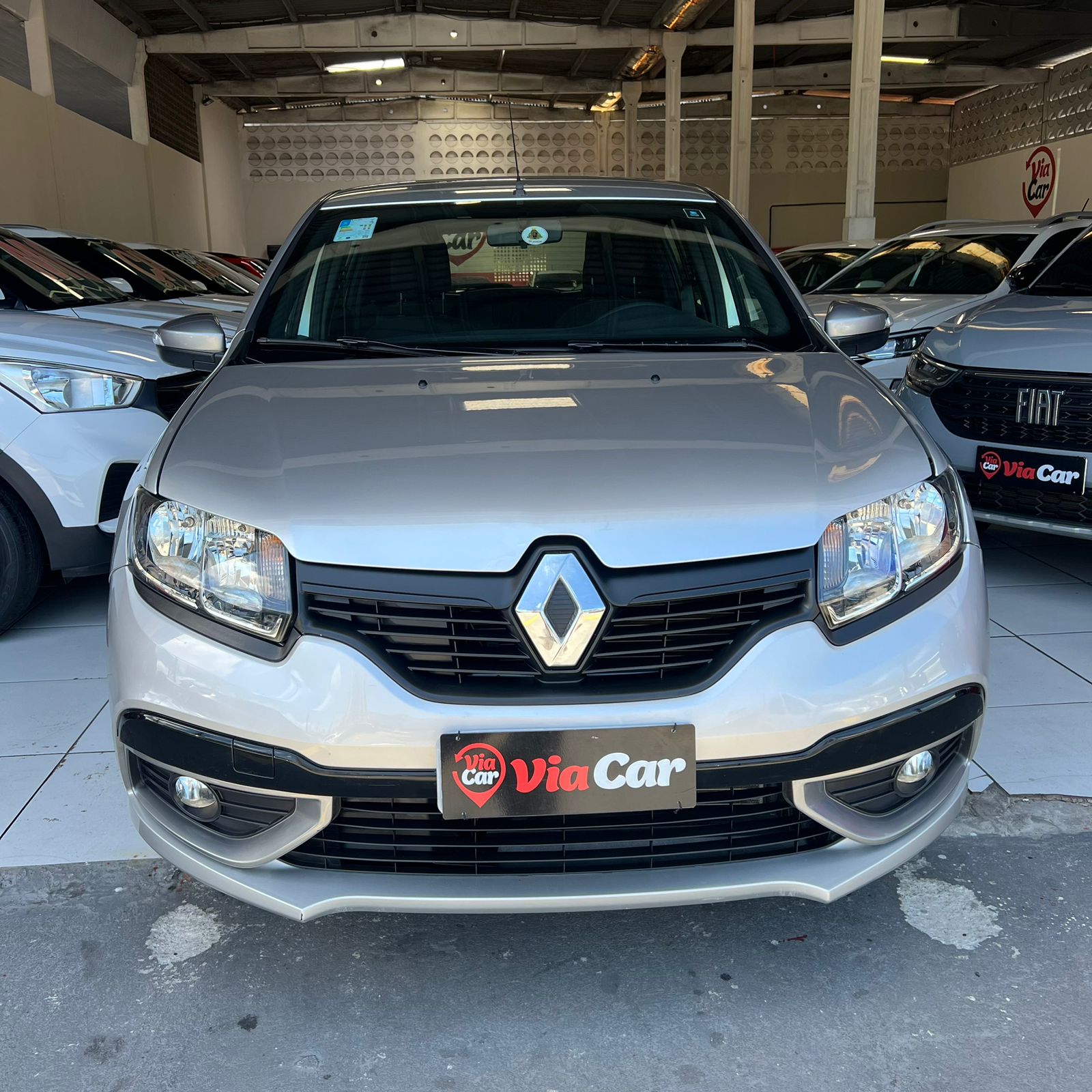 RENAULT         SANDERO