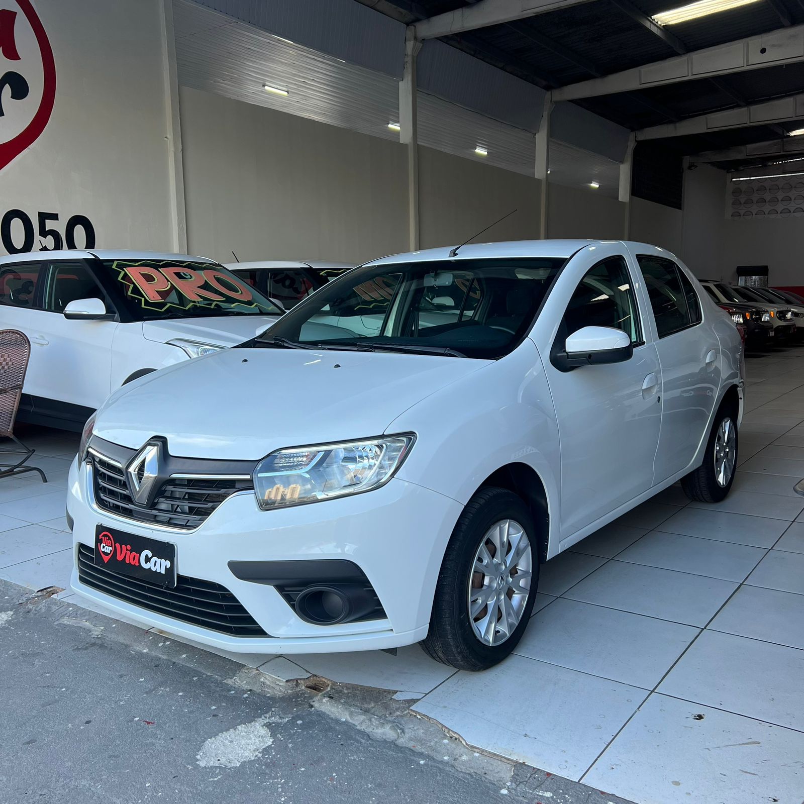 RENAULT         LOGAN