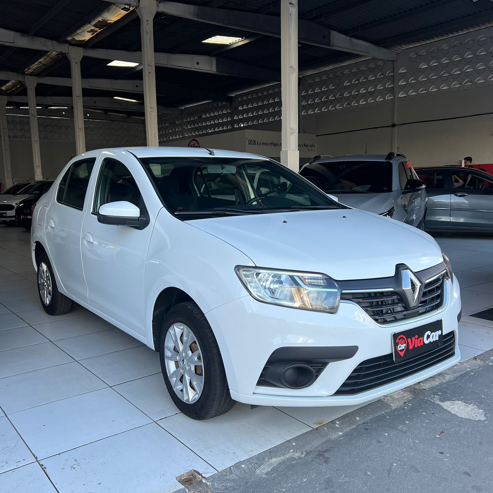 RENAULT         LOGAN