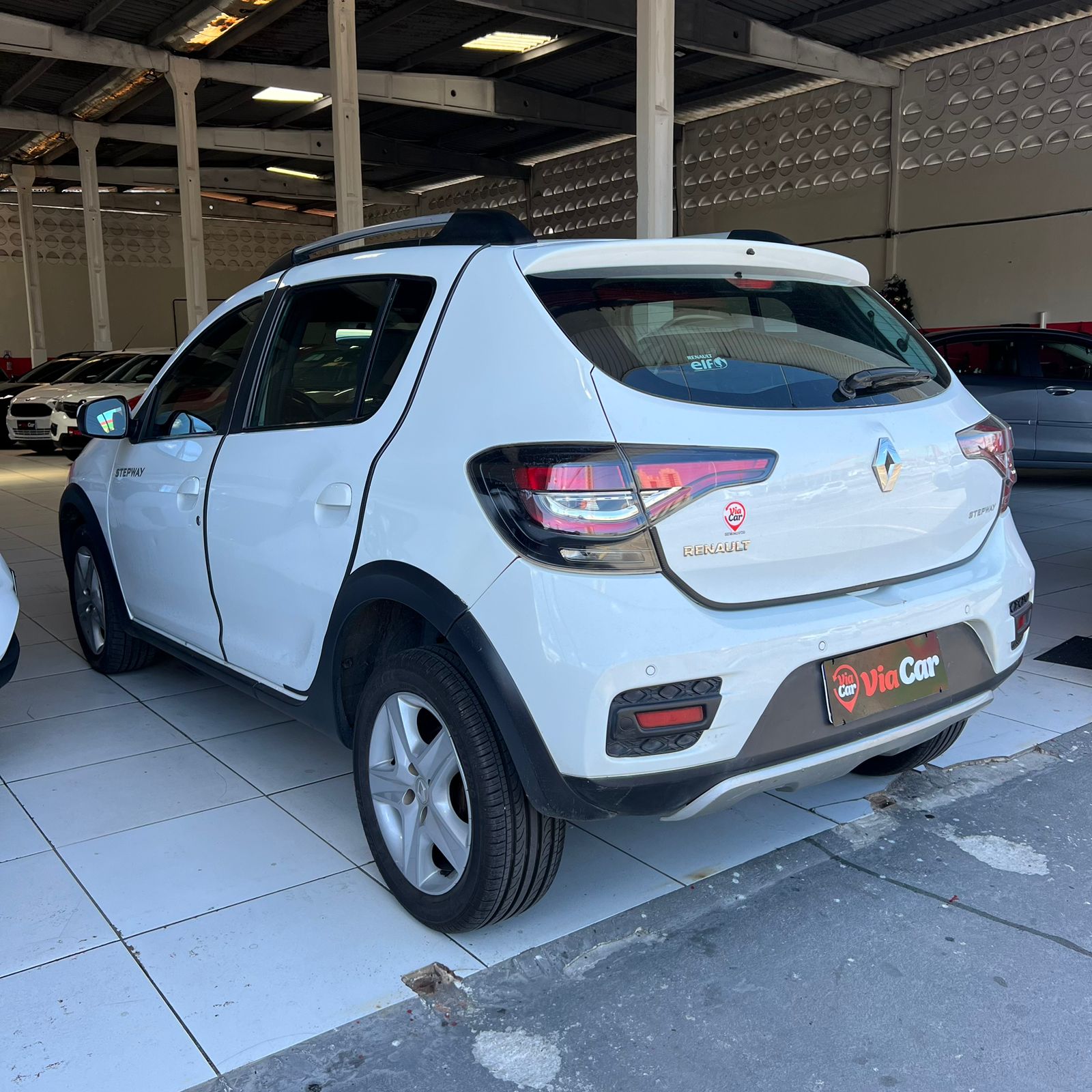 RENAULT         SANDERO