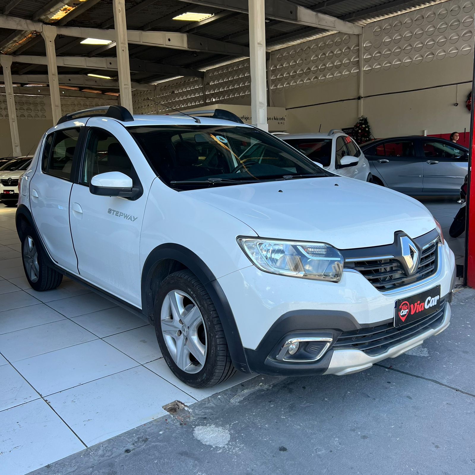 RENAULT         SANDERO